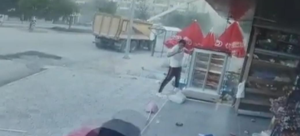 Fırtına dondurma dolabını savurdu