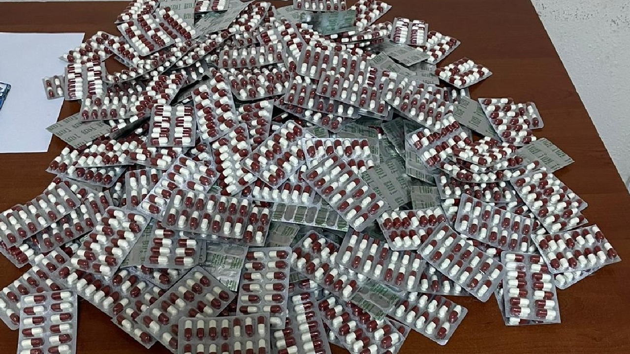 Üzerinden 3 bin 472 uyuşturucu hap çıktı