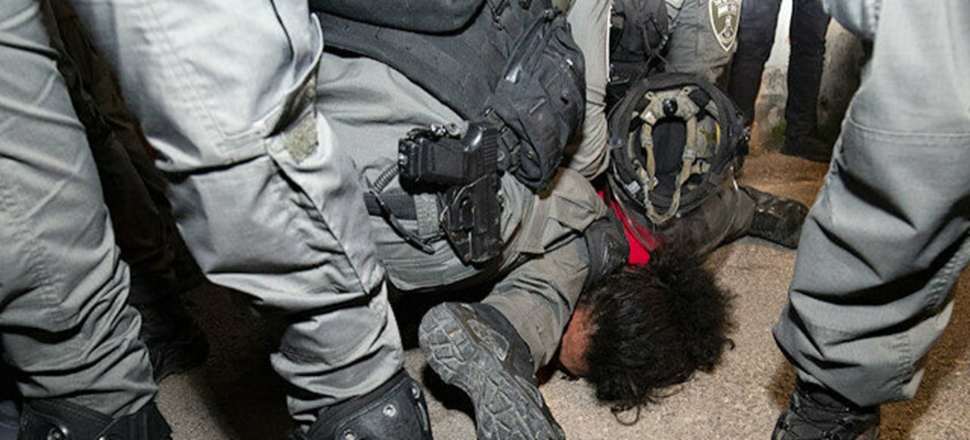 İsrail polisinden Müslüman gence George Floyd gözaltısı!