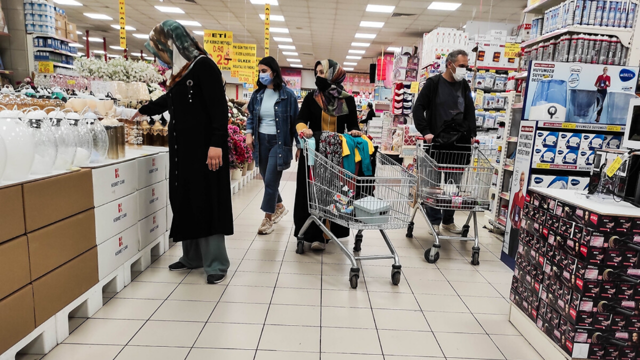 Hallerde fiyatlar düştü, marketler cep yakıyor!