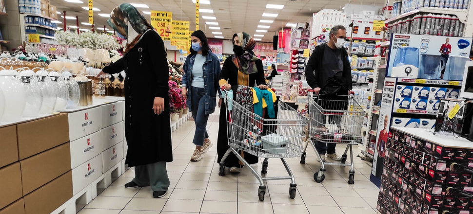 Hallerde fiyatlar düştü, marketler cep yakıyor!