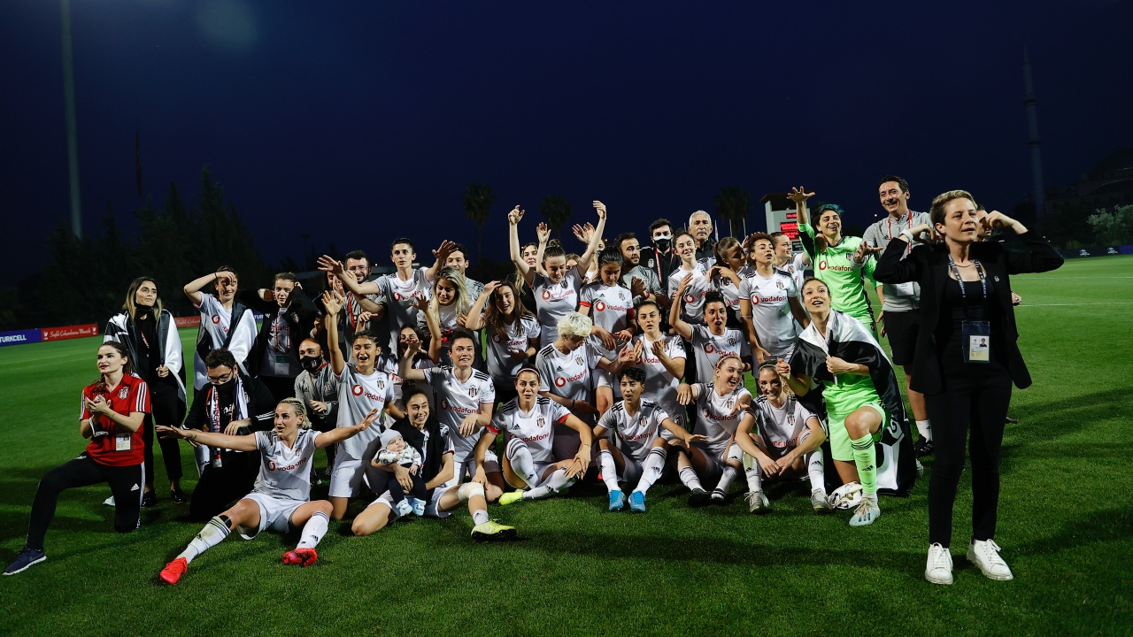 Turkcell Kadın Futbol Ligi'nde şampiyon Beşiktaş Vodafone!