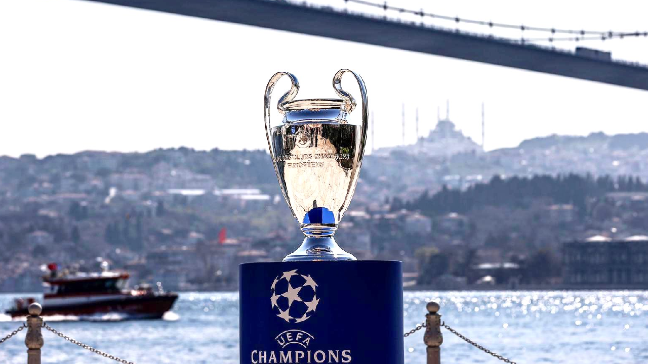 Bakan Kasapoğlu'ndan M. City ve Chelsea’ye davet