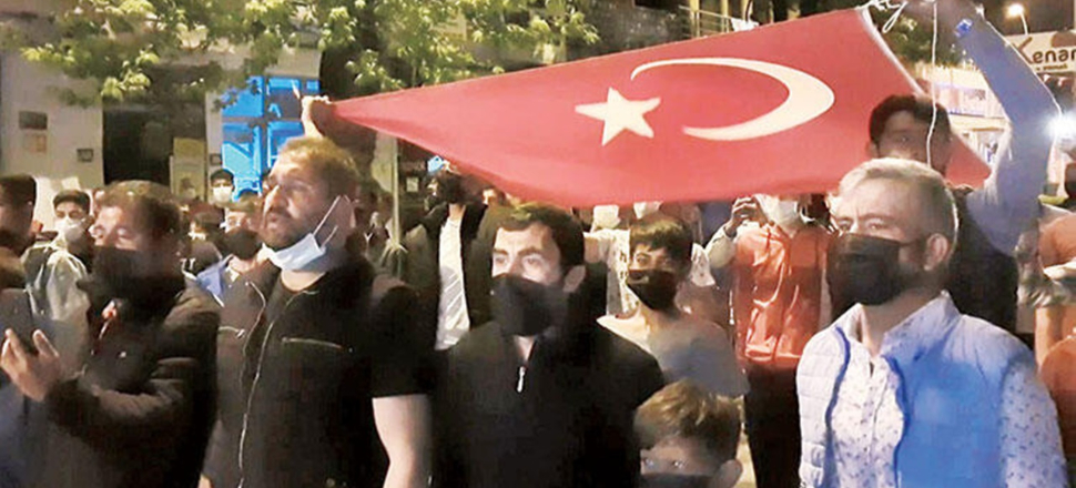 Romanlar Piyade Er Caner Sarmaşık için yürüdü