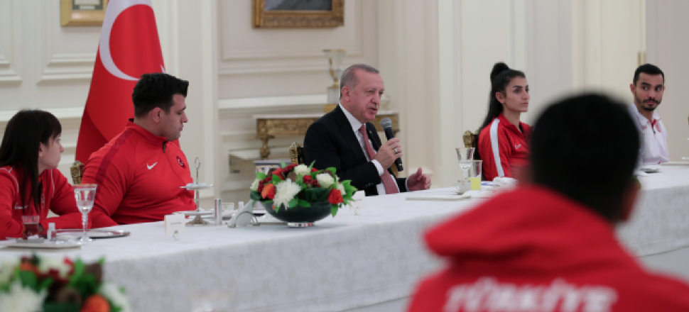 Cumhurbaşkanı Erdoğan, şampiyonlarla iftarda