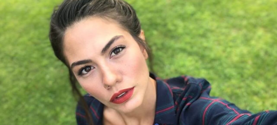Demet Özdemir Paylaştı Instagram Yıkıldı! Bu Paylaşımlar Oğuzhan Koç'u Bile Kıskandırabilir! Tarzına Herkes Hayran Kaldı. Ne Yaptın Demet