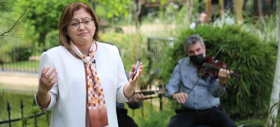 Fatma Şahin gözyaşlarını tutamadı