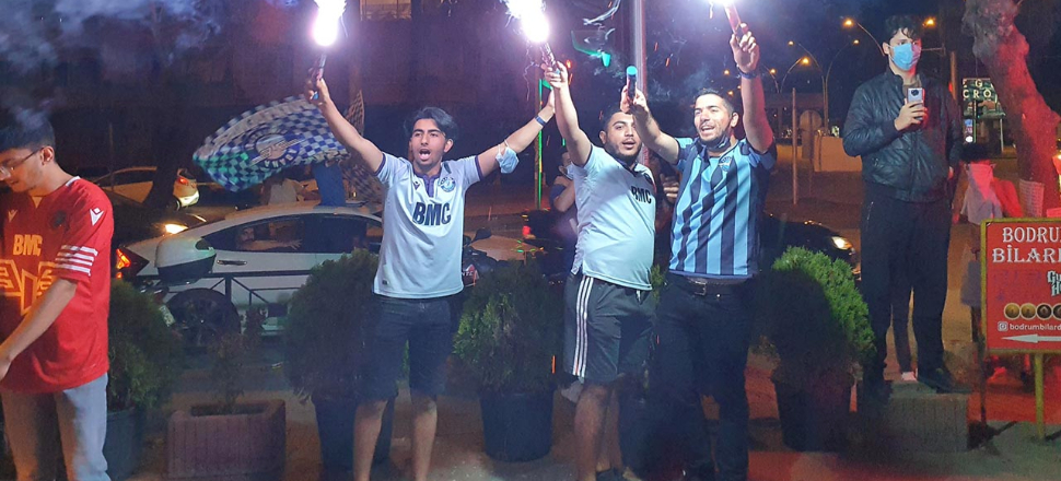 Adana Demirspor taraftarları koronavirüsü unuttu
