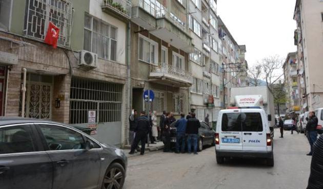Kendisini aldattığını öne sürdüğü eşini öldürdü