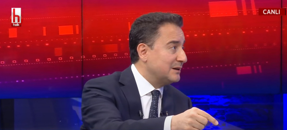 Yakasında AK Parti rozetiyle muhalefete çalışmış!