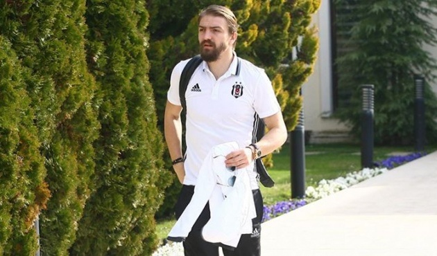 Caner Erkin'den Beşiktaş'a yine kötü haber!