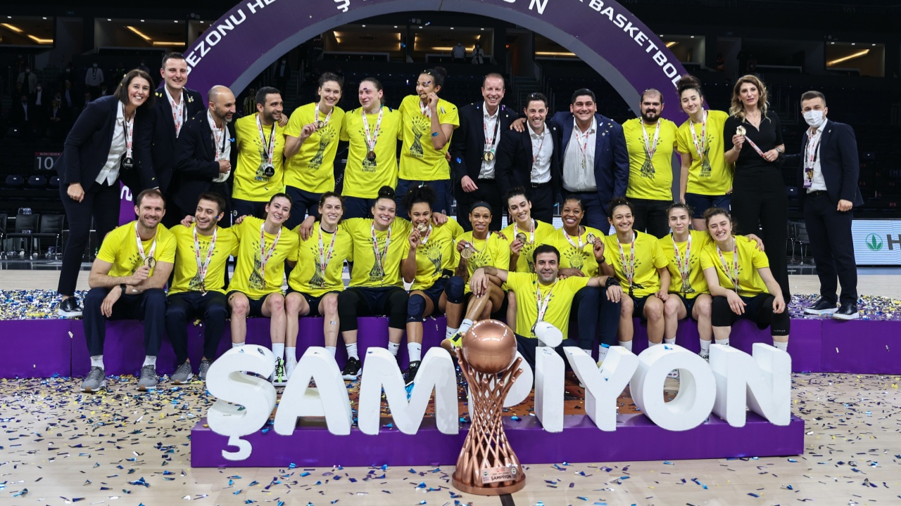 Fenerbahçe Öznur Kablo namağlup şampiyon