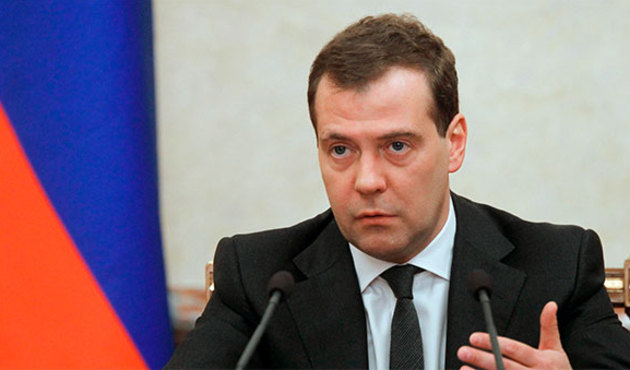 Medvedev Rus Bakanı herkesin gözü önünde öyle bir fırçaladı ki...