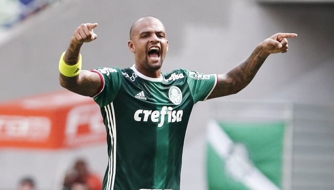 Felipe Melo rakibine yumruk salladı, ortalık karıştı...