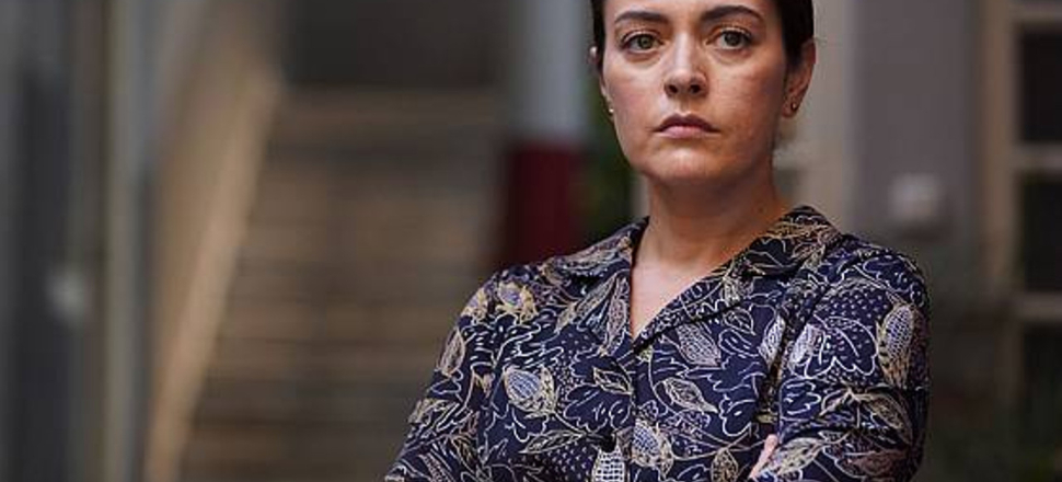 Masumlar Apartmanı Ezgi Mola Sette Öyle Bir Halde Yakalandı ki! Birce Akalay Babil’deki Rol Arkadaşını Tebrik Etti!