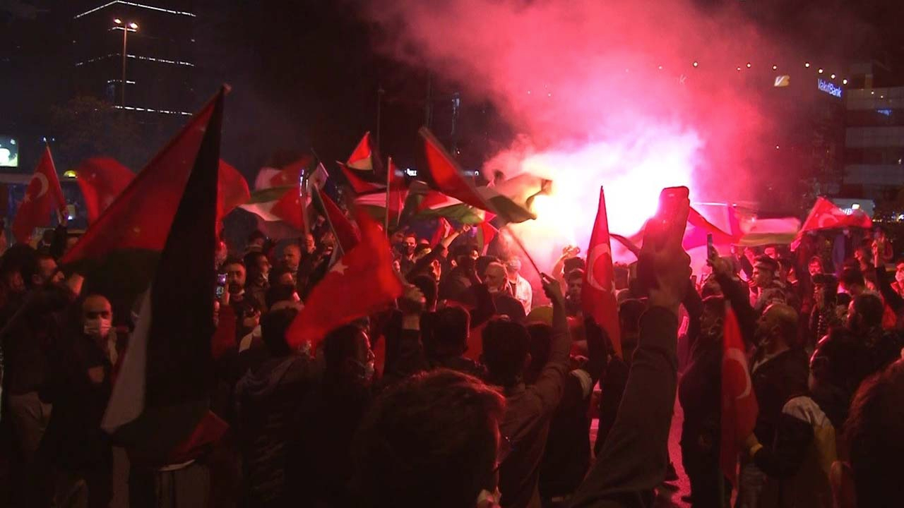 KADEM üyeleri ve taksicilerden İsrail protestosu
