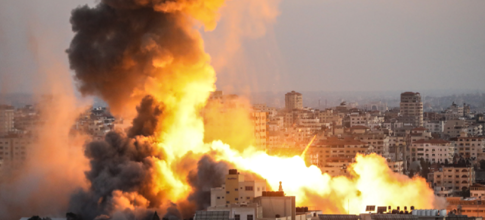 İsrail savaş uçakları İçişleri Bakanlığı'nın binasını bombaladı