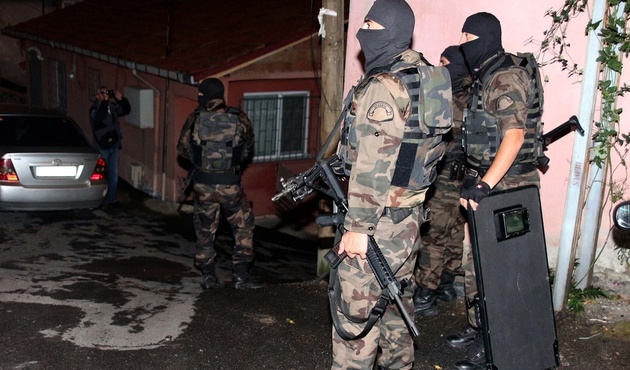 Saldırıya hazırlanan teröristler evde kıstırıldı, çatışma çıktı!