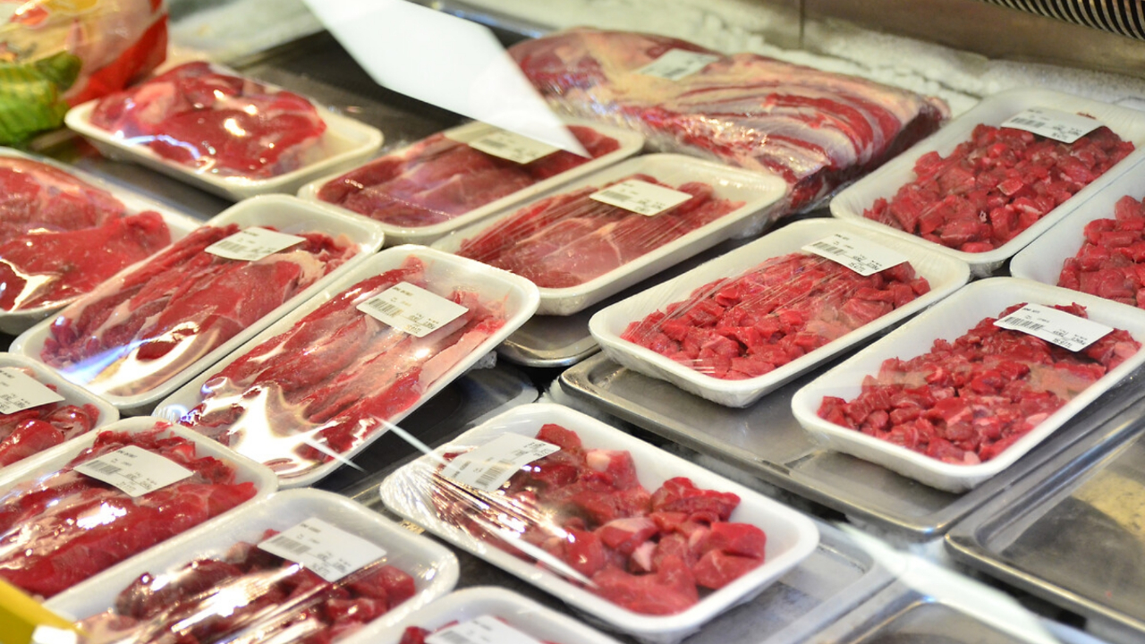 Markette kavga! 5 kiloluk kıymayla saldırdı