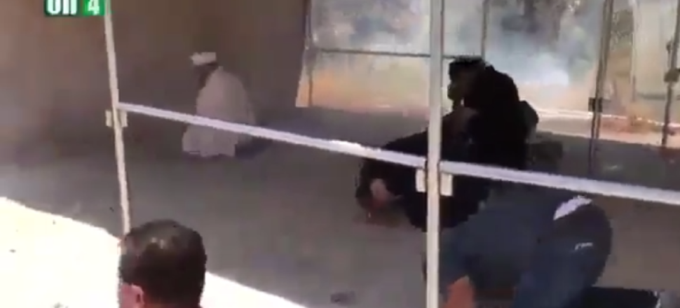 Namaz kılan Filistinlileri böyle engellediler