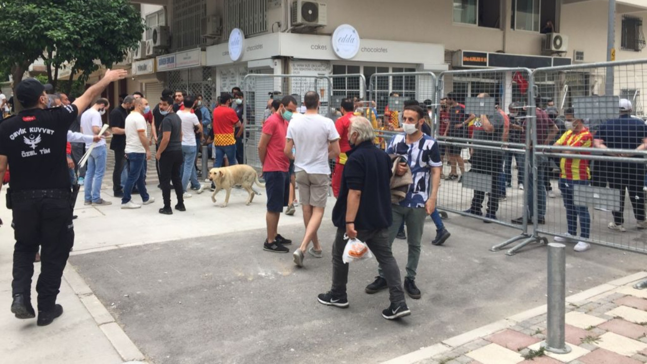 Göztepe taraftarları Beşiktaş maçı için stada akın etti