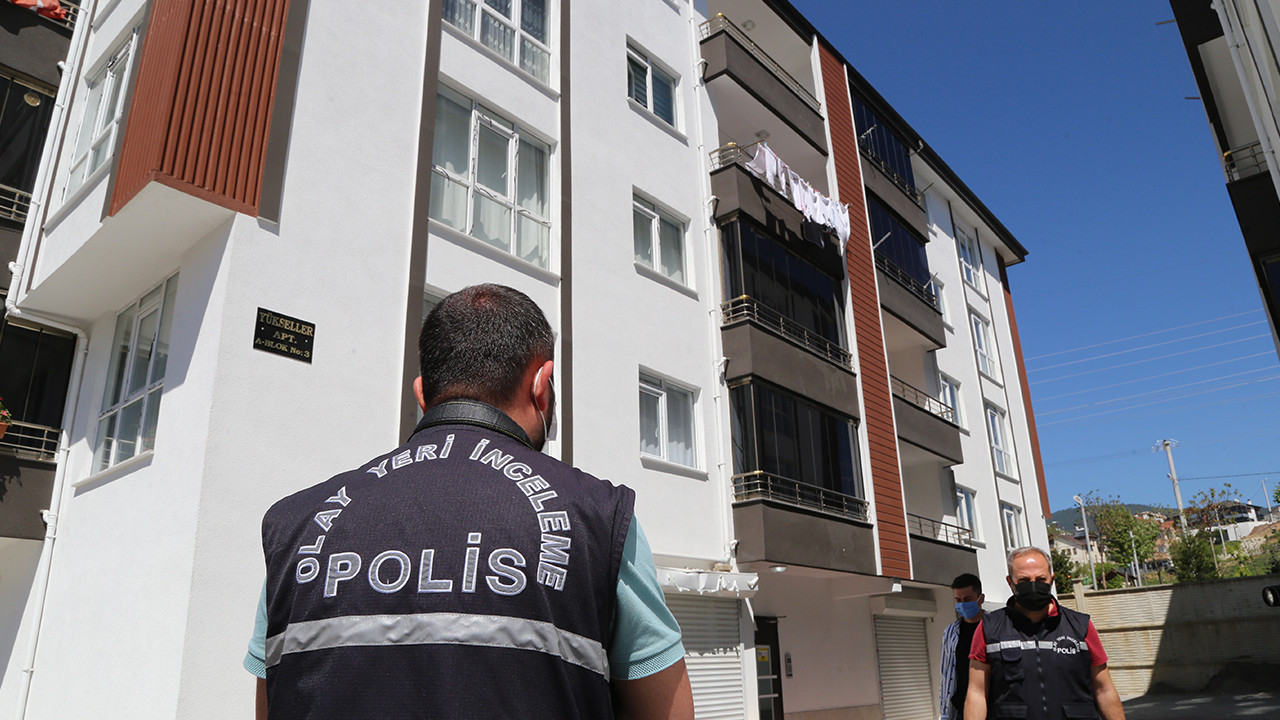 Uyurgezer olduğu öne sürülen genç kız 3'üncü kattan düştü