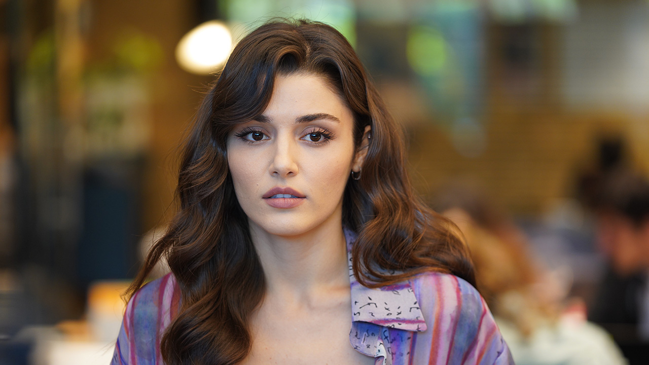 Hande Erçel Öyle Bir Fotoğraf Paylaştı Ki Söze Gerek Bırakmadı! Ünlü Oyuncu Sosyal Medyayı Yıkıp Geçti