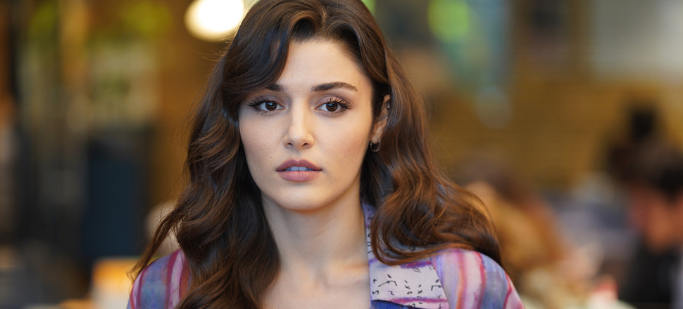 Hande Erçel Öyle Bir Fotoğraf Paylaştı Ki Söze Gerek Bırakmadı! Ünlü Oyuncu Sosyal Medyayı Yıkıp Geçti