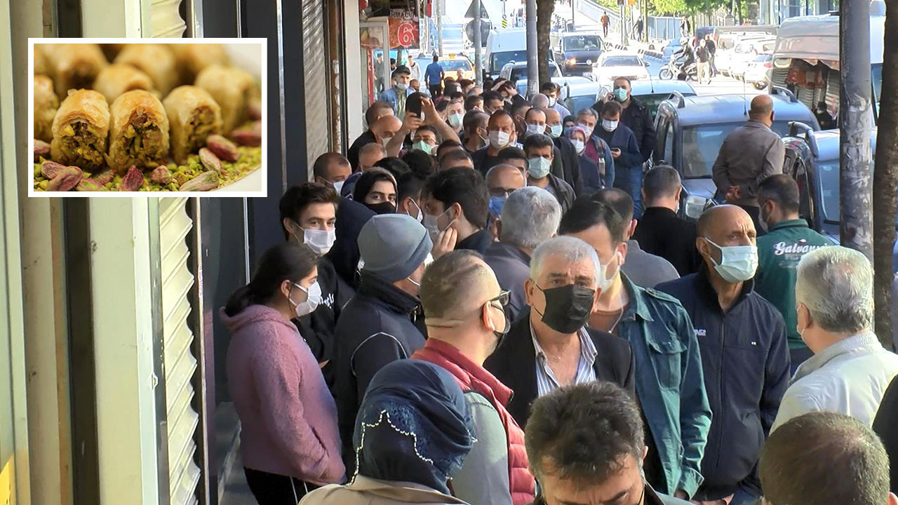 Baklavacı önünde metrelerce uzunlukta sabah kuyruğu oluştu