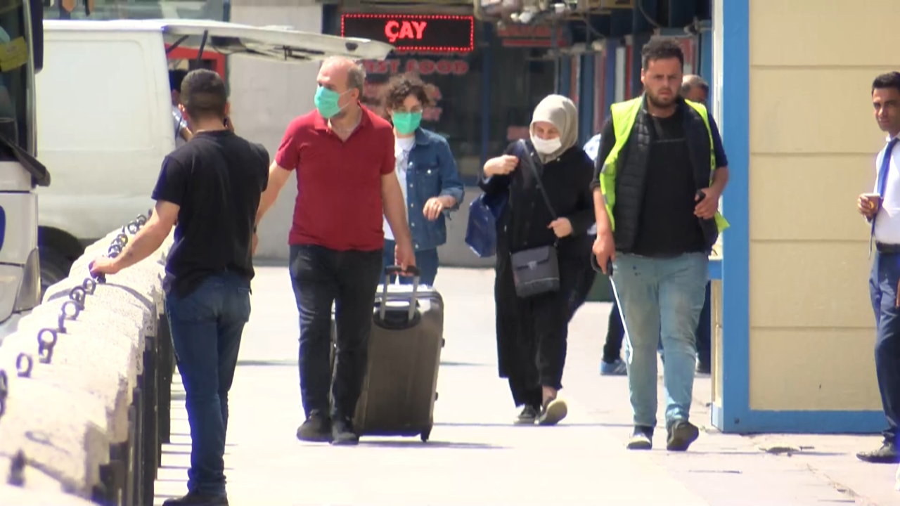 'Tam kapanma' tatilcileri dönüyor