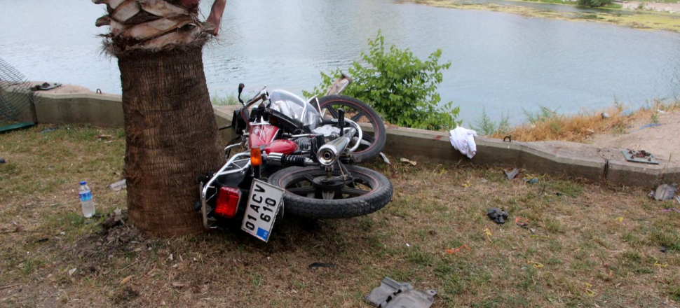 İki kişiye çarpıp Seyhan Nehri'ne uçtu