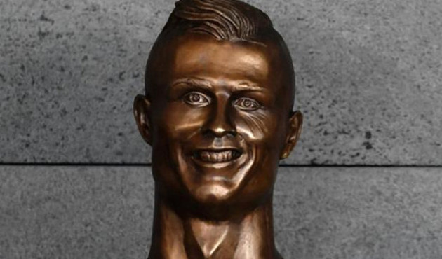 Yaptığı Ronaldo büstüyle rezil olan sanatçı kendini savundu