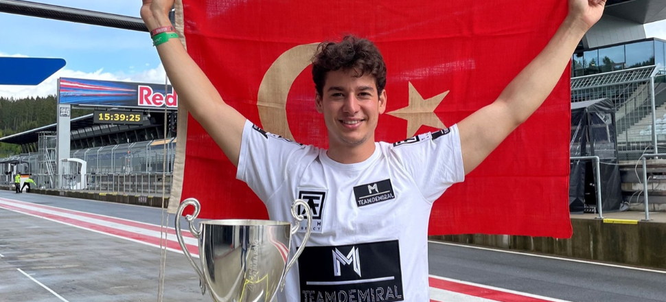 Cem Bölükbaşı pistlerde fırtına gibi yarışıyor