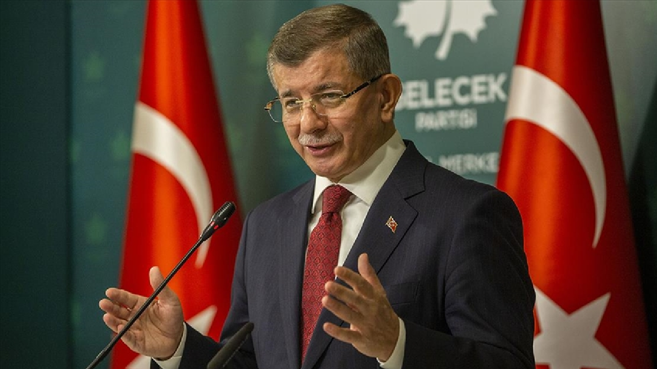 Temiz Eller çağrısı yapan Davutoğlu'na bakın