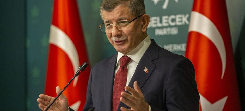 Temiz Eller çağrısı yapan Davutoğlu'na bakın