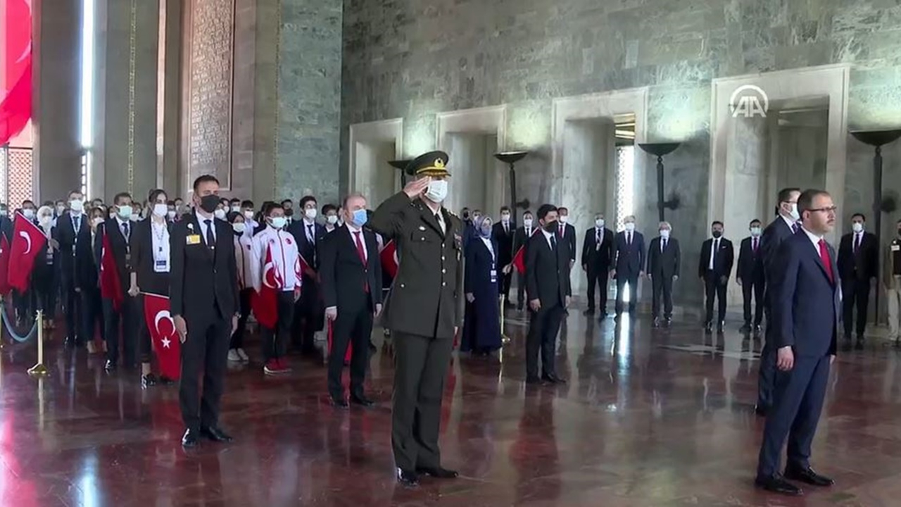 19 Mayıs kutlamaları Anıtkabir'deki törenle başladı