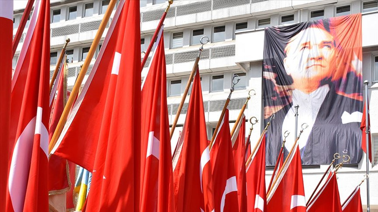 Türkiye, saat 19.19'da İstiklal Marşı'nı okuyacak