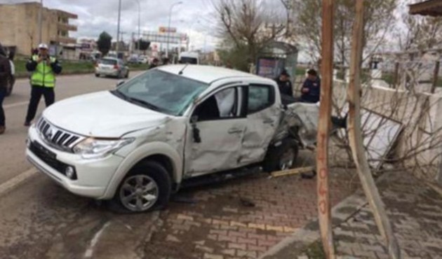 Bakanın konvoyunda kaza: İki polis yaralı!