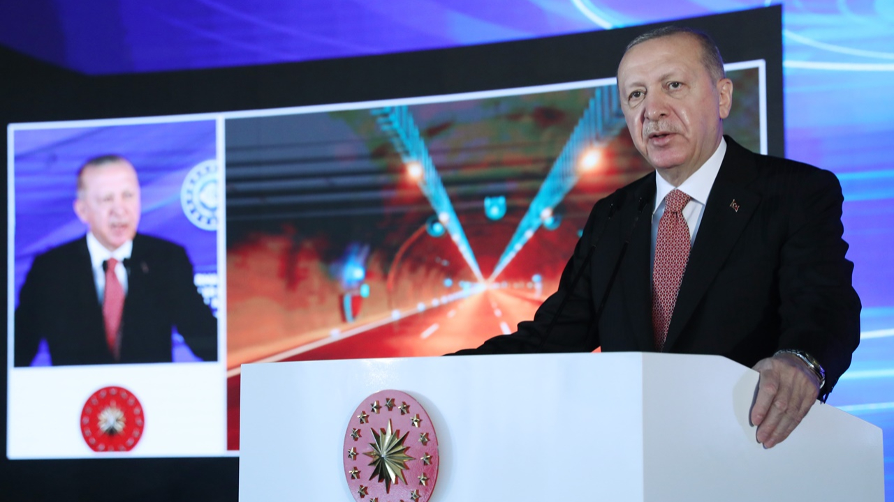 “Bırakın da rahat çalışalım: Çekilin önümüzden”