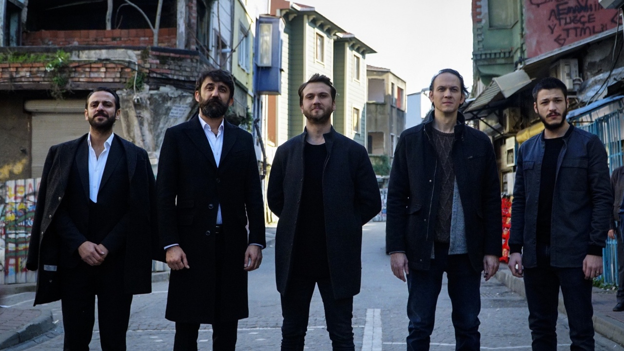 Çukur Ve Alev Alev Dizisi Başrol Oynayan Oyuncuları Aynı Dizide Netflix'de! Yeni Dizi Çok Konuşulacak! Çünkü Farklı Bir Detay Var