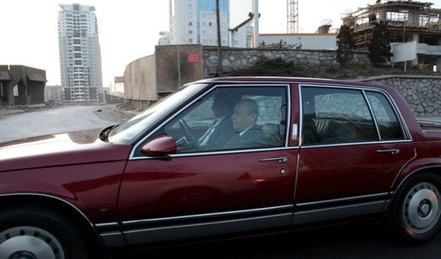 Devlet Bahçeli klasik otomobiliyle Ankara turunda/Video