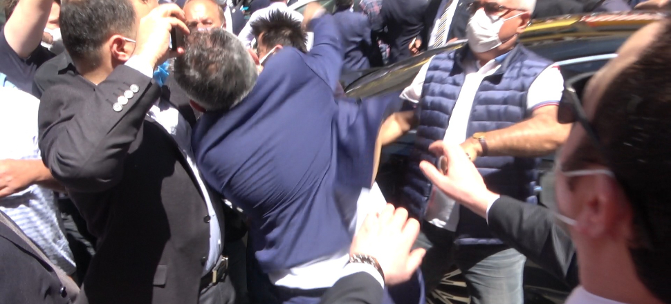 Vatandaş yumruklayan İYİ Parti'lilere soruşturma