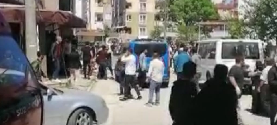 Koronavirüsü unuttular, taş ve sopalarla saldırdılar