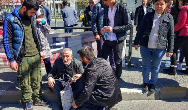 Eşi gözleri önünde hafriyat kamyonun altında kaldı!