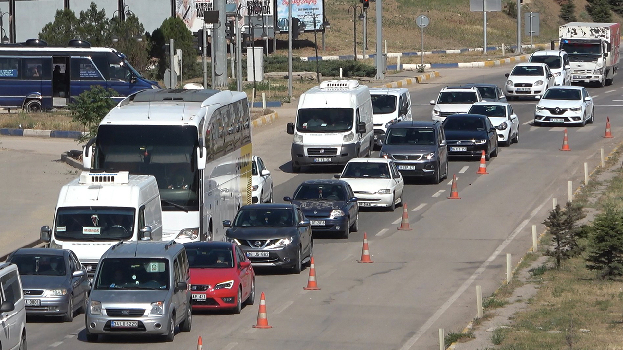 43 ilin bağlantı noktasında trafik kilitlendi