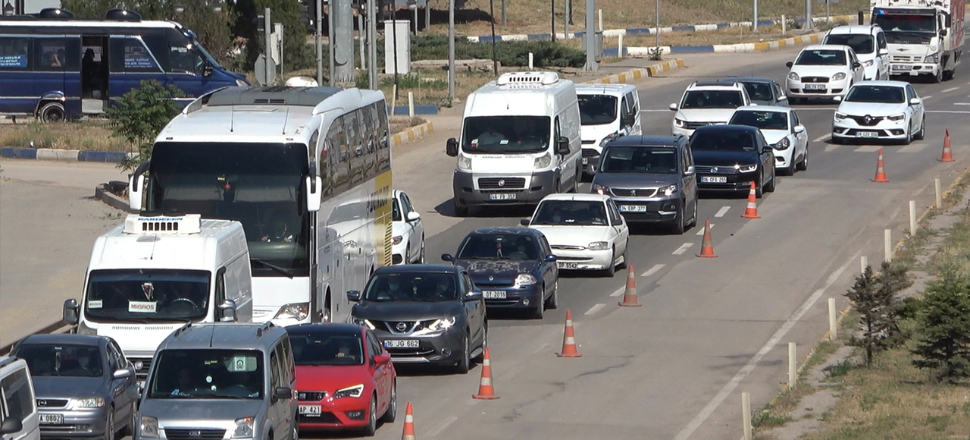 43 ilin bağlantı noktasında trafik kilitlendi
