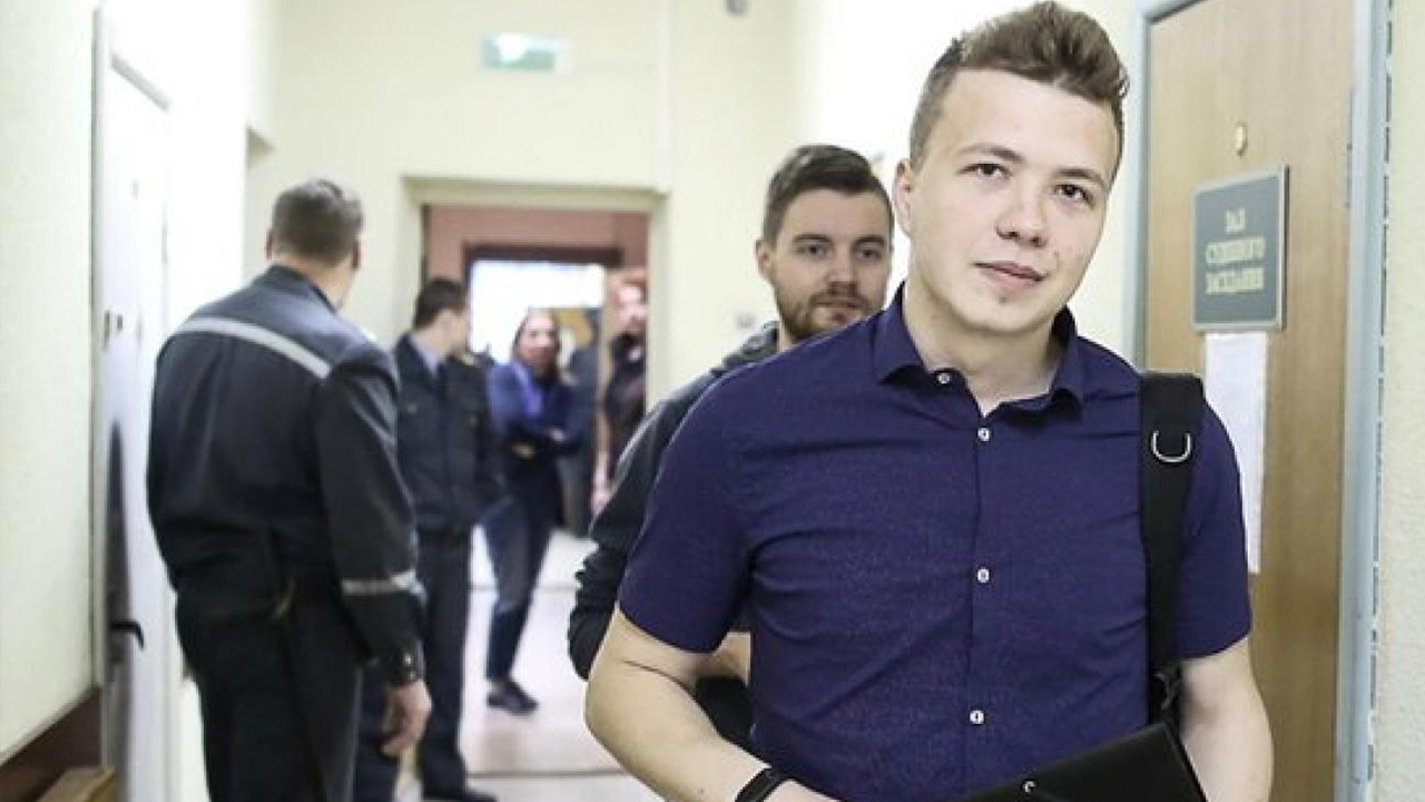 Belarus'un gazeteciyi gözaltına aldığı operasyon büyük tepki çekti