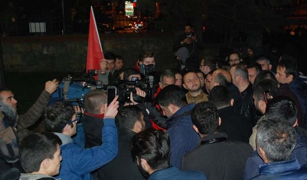 Skandal reklamdan sonra vatandaşlar Erdoğan'ın konutu önünde toplandı!