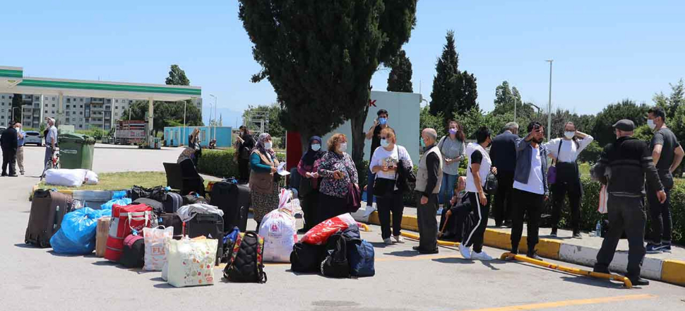 Otobüs şoförü 24 yolcuyu TEM’in kenarında terk etti
