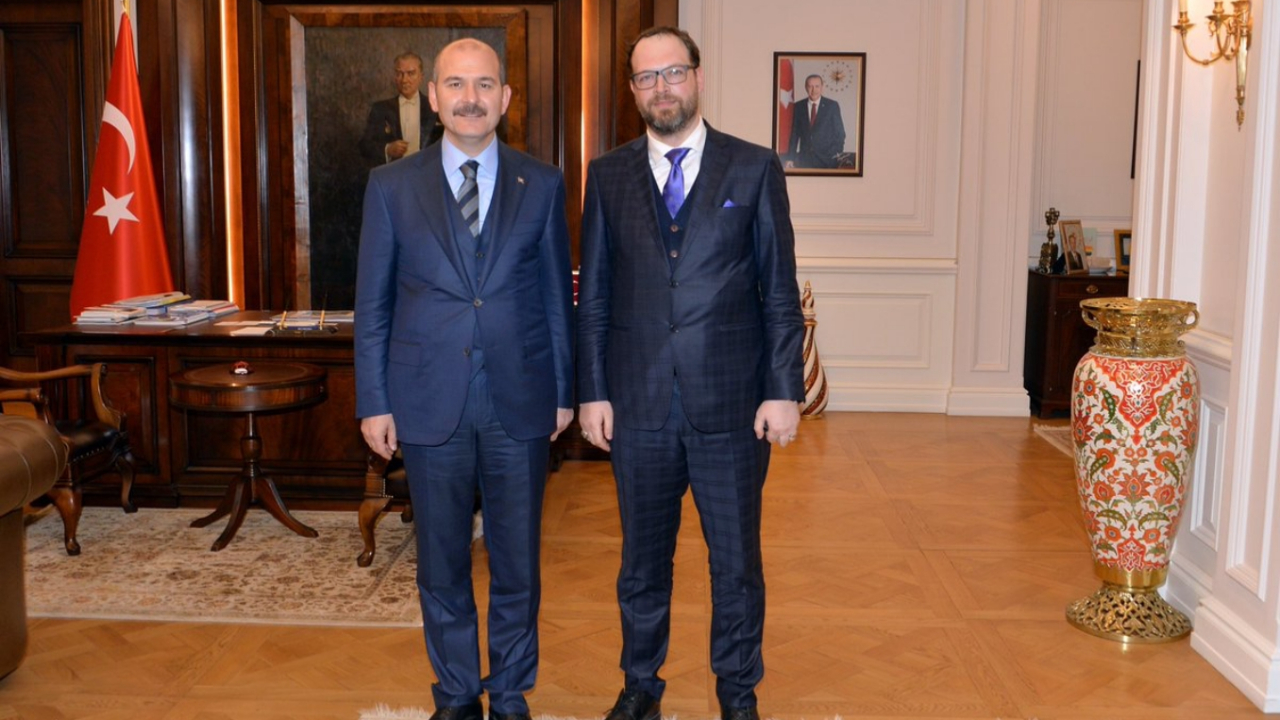 'Gazeteciyim' diyen Fatih Tezcan'a meslek dersi!